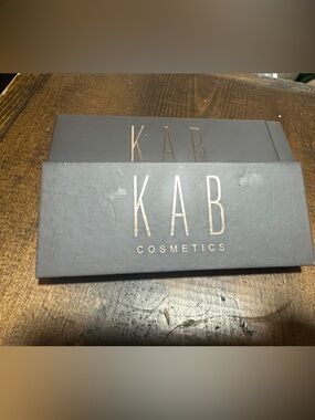 KAB Cosmetics Neutral Eyeshadow Palette - Charcoal Gray